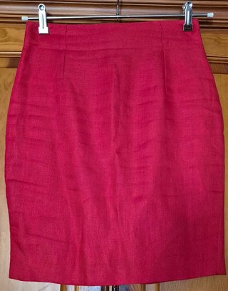Traje de lino rojo cliché