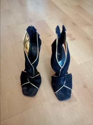 Zapatos de tacón Zara negros