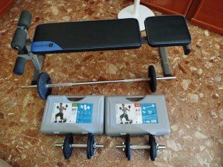 Banco de pesas y juego de mancuernas