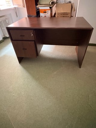 Perfecto estado. Mesa d escritorio marron