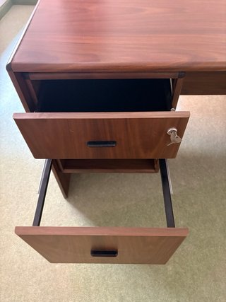 Perfecto estado. Mesa d escritorio marron