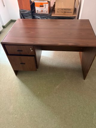 Perfecto estado. Mesa d escritorio marron