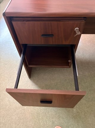 Perfecto estado. Mesa d escritorio marron