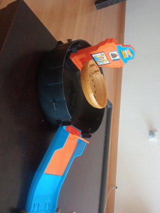 Rueda de acrobacias hotwheels con cuatro coches