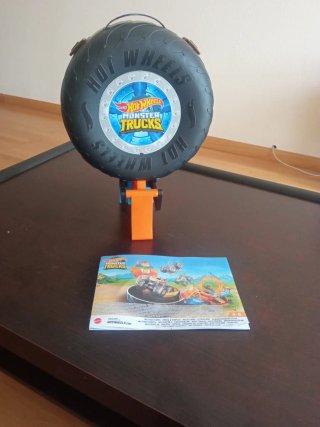 Rueda de acrobacias hotwheels con cuatro coches
