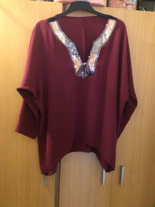 Blusa color morado con lentejuelas