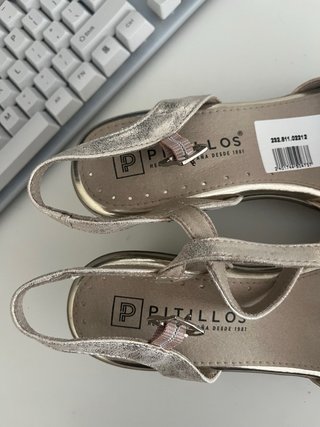 Sandalias Pitillos Beige y Doradas Talla 38
