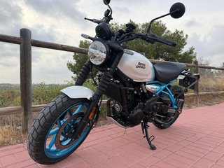 Royal Enfield Guerilla 450 Azul/Blanco