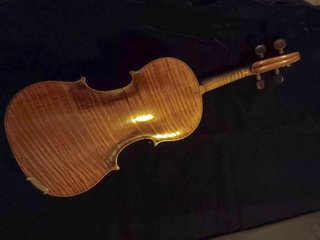 Violín antiguo de madera