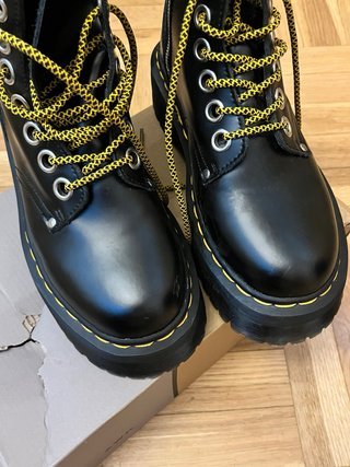 Botas Dr. Martens modelo Jadon con plataforma