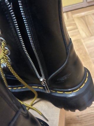 Botas Dr. Martens modelo Jadon con plataforma