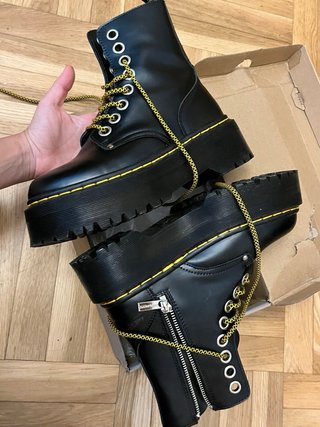 Botas Dr. Martens modelo Jadon con plataforma