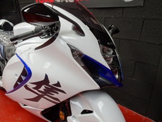Suzuki Hayabusa Blanca y Azul