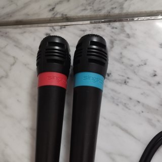 Lote Singstar PS2 (4 juegos + 4 micrófonos)