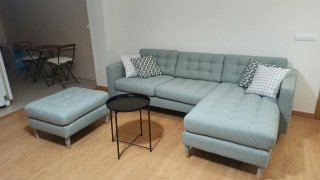 Sofá modular y puff color verde azulado