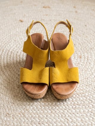 Sandalias Cuña Piel/ Corcho Mostaza T. 36