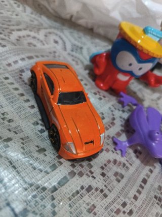 Lote de 6 figuras y coche