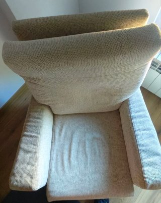 Sillón de tela beige