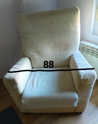Sillón de tela beige