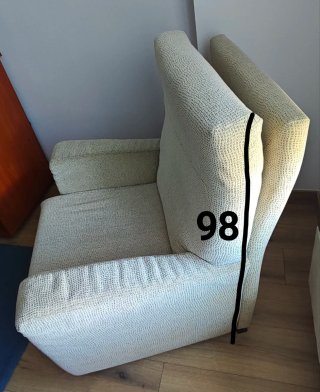 Sillón de tela beige