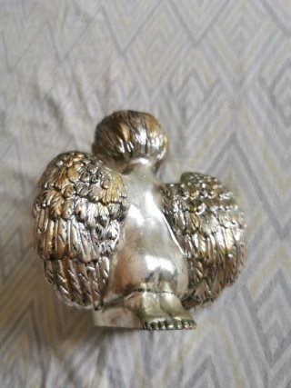 Querubín bañado en plata