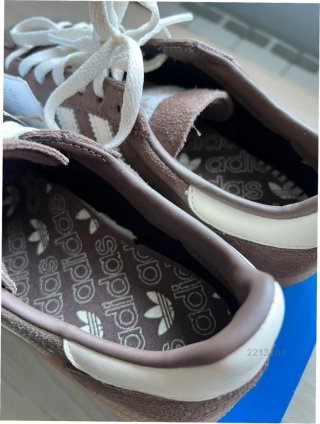 1. Sneakers clásicas Spezial Adidas talla 42