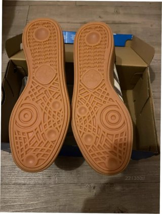 1. Sneakers clásicas Spezial Adidas talla 42