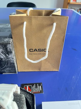 Reloj Casio G-Shock Blanco y Dorado