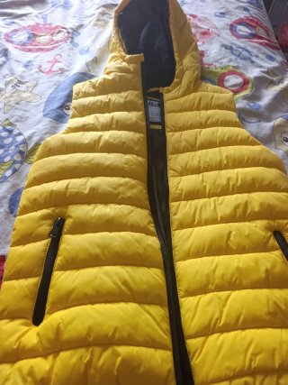 Chaleco acolchado amarillo talla 11/12 años