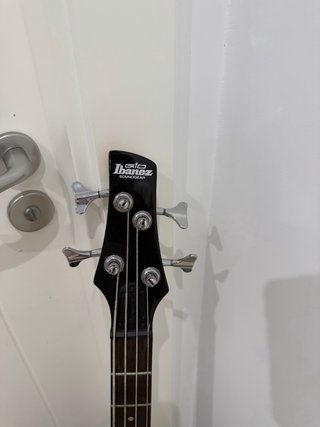 Bajo Ibanez Negro