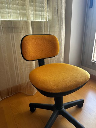 Silla infantil de escritorio con ruedas
