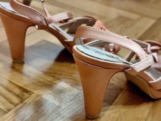 Sandalias LODI Piel Raso Tiras Cruzadas. Nuevo