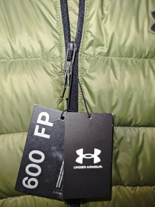 Under Armour verde y negro plumón pluma