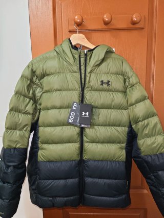 Under Armour verde y negro plumón pluma