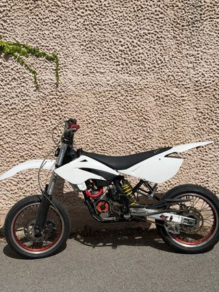 Moto 49cc Moped Blanca y Roja