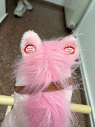 Caballo balancín rosa peluche Relincha,trotaymusic