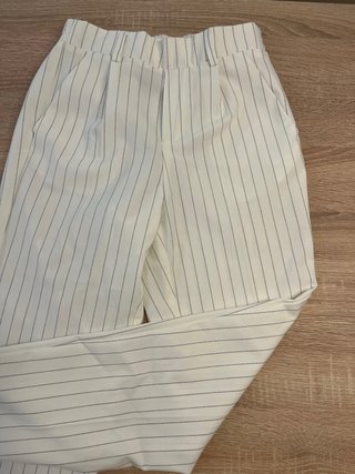 Pantalons blancs estil tratge Stradivarius
