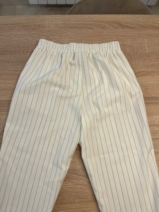 Pantalons blancs estil tratge Stradivarius