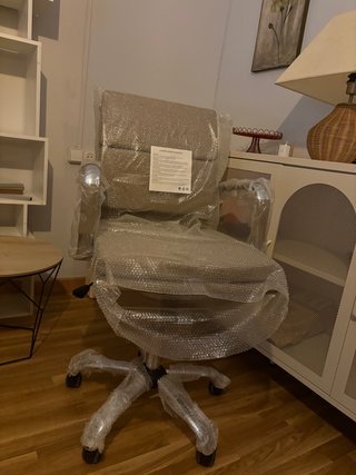 Poltrona da ufficio color taupe beige