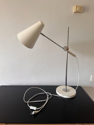 Lámpara de mesa plateada y blanca de artdelight