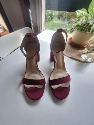 Zapatos de fiesta granate talla 37