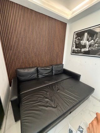 Divano letto in pelle nera