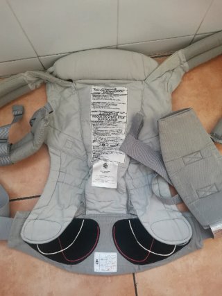 Mochila portabebés Ergobaby gris