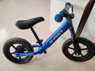 Bici de equilibrio B-PRO azul