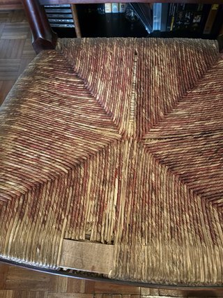 Dis Sillas de mimbre y madera