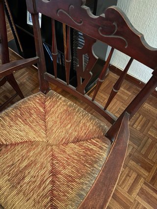 Dis Sillas de mimbre y madera