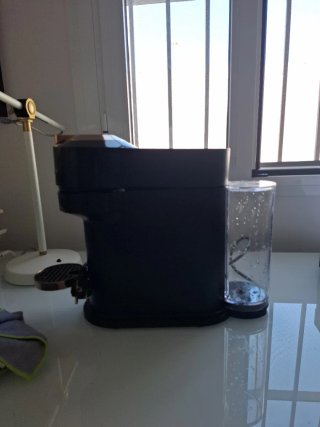 Cafetera Nespresso DeLonghi Negra y Dorada- cobre
