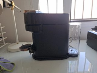 Cafetera Nespresso DeLonghi Negra y Dorada- cobre