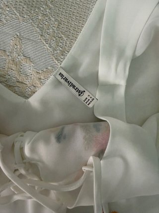 Blusa blanca bordada flores