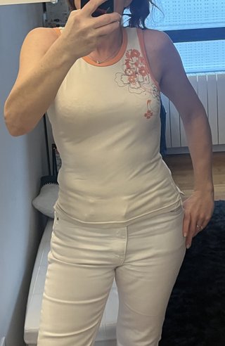 Camiseta beige y naranja talla L